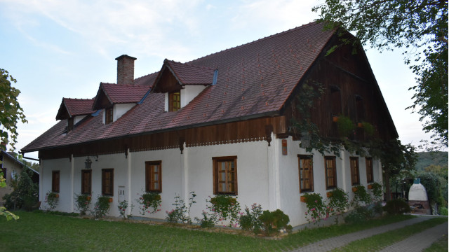 Kmetija z nastanitvijo - sobe Jani Erniša 